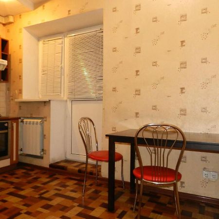 1-Room Apartment 50M2 On Metalurhiv Avenue 17, By Grandhome Zaporizhia Buitenkant foto