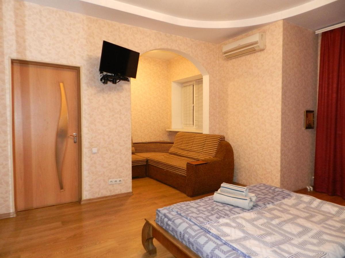 1-Room Apartment 50M2 On Metalurhiv Avenue 17, By Grandhome Zaporizhia Buitenkant foto